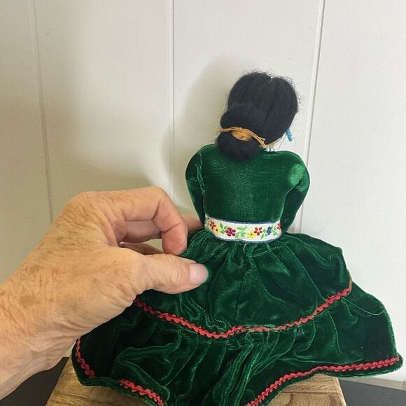 Native American Doll Green Velvet Dress Beaded Handmade 9" Vintage - Picture 5 of 10